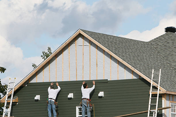 Professional Siding technician working in Topsfield, MA